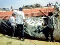दारूचा ट्रक उलटला... - Marathi News | Alcohol broke the truck ... | Latest vardha News at Lokmat.com