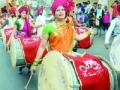 ढोलताशांच्या गजरात स्वागत - Marathi News | Welcome to Dholashtas | Latest navi-mumbai News at Lokmat.com