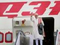 वेळ वाचवण्यासाठी पंतप्रधान मोदी विमानातच करतात झोप पूर्ण - Marathi News | To save time, PM Modi does a full moon | Latest national News at Lokmat.com