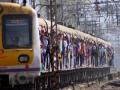 तांत्रिक बिघाडामुळे मध्य रेल्वे रखडली, कर्जत-कसारा मार्ग ठप्प - Marathi News | Central Railway drops due to technical difficulties, Karjat-Kasara route jam | Latest maharashtra News at Lokmat.com