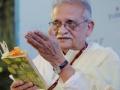 जागतिक पुस्तक दिनानिमित्त वाचा ही गुलजार यांची मस्त कविता - Marathi News | Read on the occasion of World Book Day. Gulzar's wonderful poem | Latest international News at Lokmat.com