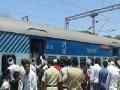 खुनाच्या अफवेने हावड़ा एक्सप्रेस शेगावात थांबवली - Marathi News | The Howrah Express stopped the racket of the Howrah Express | Latest maharashtra News at Lokmat.com