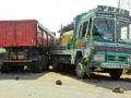 उभ्या ट्रकला दुसऱ्या ट्रकची धडक - Marathi News | The second truck hit the vertical truck | Latest bhandara News at Lokmat.com