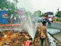पाण्याची पाईपलाईन फुटली - Marathi News | Water pipeline fungi | Latest pune News at Lokmat.com