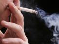 घरात धुम्रपान करणे लहान मुलांसाठी धोकादायक - Marathi News | Smoking in the house is dangerous for young children | Latest international News at Lokmat.com