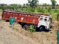 ट्रकला अपघात : - Marathi News | Trakal Accident: | Latest vardha News at Lokmat.com