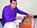 अंधत्वावर मात करत झाला संगीत विशारद - Marathi News | The musician was overcome with blindness | Latest maharashtra News at Lokmat.com