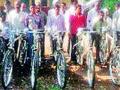 टाकळी भीमा येथे सायकलींचे वाटप - Marathi News | Bicycle distribution at Takli Bhima | Latest maharashtra News at Lokmat.com