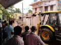 बल्लारपुरात चालला शेकडो घरांवर बुलडोजर - Marathi News | Bulldozers at hundreds of homes run in Ballarpur | Latest chandrapur News at Lokmat.com