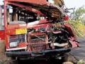 बसचा अपघात, एक ठार, १४ जखमी - Marathi News | Bus accident, one killed, 14 injured | Latest chandrapur News at Lokmat.com