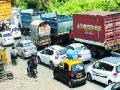 साकेत पुलाच्या कामामुळे पुन्हा वाहतूककोंडी - Marathi News | Saket bridge works again due to traffic congestion | Latest thane News at Lokmat.com