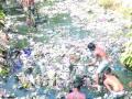 नालेसफाईसाठी जुंपले बालमजूर! - Marathi News | Child labor forced to work for Nalasefai! | Latest thane News at Lokmat.com