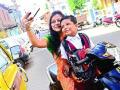 श्कूलचा पैला दिवश.. शेल्फी ले ले लेऽऽ - Marathi News | Take the shawl's dawn .. Shelfy take it | Latest satara News at Lokmat.com