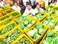 आवक घटल्याने भाजीपाला महागला - Marathi News | Vegetable costlier due to inward drop | Latest maharashtra News at Lokmat.com