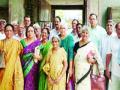 ५० वर्षांनंतर पुन्हा त्याच बाकावर - Marathi News | After 50 years, again at the same bench | Latest thane News at Lokmat.com