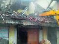 कल्याणला इमारतीचा भाग कोसळला - Marathi News | The part of the building collapsed in Kalyan | Latest maharashtra News at Lokmat.com
