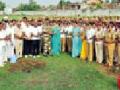 पोलीस मुख्यालयात वृक्षारोपण - Marathi News | Plantation at the Police Headquarters | Latest gadchiroli News at Lokmat.com