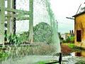पाइप लाइन फुटल्याने लाखो लिटर पाणी वाया - Marathi News | Wasting millions of liters of water by pipelines | Latest maharashtra News at Lokmat.com