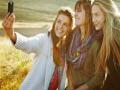 सावधान ! जास्त सेल्फी काढण्याने होऊ शकतो 'सेल्फी एल्बो' - Marathi News | Be careful! 'Selfie Elbo' may be due to excessive self-withdrawal | Latest international News at Lokmat.com