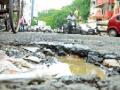गुळगुळीत रस्त्यांवर जीवघेणे खड्डे - Marathi News | Falter pits in smooth roads | Latest nagpur News at Lokmat.com