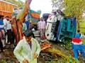 खासगी बस उलटली, चार ठार - Marathi News | The private bus took off, four killed | Latest nagpur News at Lokmat.com