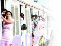 महिला प्रवाशांनो, हेल्पलाइनला द्या प्रतिसाद - Marathi News | Give female passengers, helpline to respond | Latest mumbai News at Lokmat.com