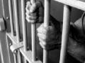 अमेरिकेत कैद्याचा न्यायालयात गोळीबार - Marathi News | Firing in a prisoner in the US | Latest international News at Lokmat.com