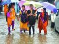मुसळधार पावसामुळे मंदावला मुंबईचा वेग - Marathi News | Moderate rain caused the slowing down of Mumbai's pace | Latest maharashtra News at Lokmat.com