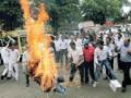 दयाशंकरसिंग यांचा पुतळा जाळला - Marathi News | The statue of Dayashankar Singh was burnt | Latest nagpur News at Lokmat.com