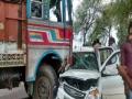भरधाव ट्रकची तीन वाहनांना धडक; सहा जण जखमी - Marathi News | Three trucks hit by truck Six people injured | Latest akola News at Lokmat.com