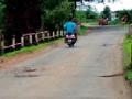पवनाराच्या जीर्ण पुलावरून ‘धोकादायक’ वाहतूक - Marathi News | 'Dangerous' traffic from the old bridge of Pawanara | Latest gondia News at Lokmat.com