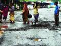 खड्डे भरण्याचे काम रखडले - Marathi News | Pavement work | Latest raigad News at Lokmat.com
