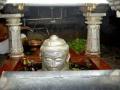 ज्योतिर्लिंगाच्या गर्भगृहाच्या खांबांना चांदीचा वर्ख - Marathi News | Silver sculptures of the sacred pillars of Jyotirlinga | Latest maharashtra News at Lokmat.com