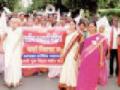 दारूविक्री विरोधात महिलांचा मोर्चा - Marathi News | Women's Front Against Alcoholism | Latest vardha News at Lokmat.com