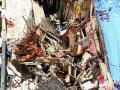 धोकादायक इमारतीचा भाग कोसळला - Marathi News | Dangerous building collapses | Latest maharashtra News at Lokmat.com