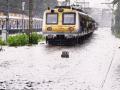पावसामुळे मध्य रेल्वे कोलमडली - Marathi News | Central Railway collapsed due to the rains | Latest navi-mumbai News at Lokmat.com
