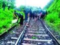 दुर्घटना टळली : रेल्वे कर्मचाऱ्यांच्या सतर्कतेमुळे देवगिरी एक्स्प्रेस बचावली - Marathi News | Accidental escapes: Devagiri Express escaped due to alert of railway employees | Latest nashik News at Lokmat.com