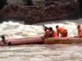 सावित्रीच्या वेगवान प्रवाहात जवानांची बोट उलटली - Marathi News | Savitri's fleet of fast-tracked passengers got off the boat | Latest maharashtra News at Lokmat.com