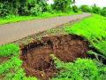 विसापूर रस्त्याला भगदाड - Marathi News | A break in the road of Visapur road | Latest nashik News at Lokmat.com