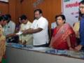पालकमंत्र्यांच्या हस्ते विद्यार्थी अपघात योजनेच्या मदतीचे वितरण - Marathi News | Distribution of the help of Student Accident Scheme at the hands of Guardian Minister | Latest chandrapur News at Lokmat.com