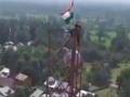 VIDEO: 164 फूट उंचीवर चढून जवानाने फडकावला तिरंगा - Marathi News | VIDEO: 164 feet heightened fighter junkie tricolor-1 | Latest national Videos at Lokmat.com