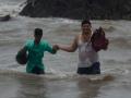 समुद्रातील खडकावर अडकले प्रेमी युगुल ( फोटो स्टोरी) - Marathi News | The lover of the rock on the rock of the sea (Photo Story) | Latest maharashtra News at Lokmat.com