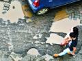 मॅरेथॉन आणि गणेशोत्सवावर खड्ड्यांचे सावट - Marathi News | The potholes fall on marathons and Ganeshotsav | Latest maharashtra News at Lokmat.com