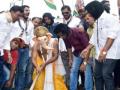 डोंबिवलीत गणपतीबाप्पाने बुजवले खड्डे - Marathi News | Dombivali Ganapati babupavaya badla khade | Latest maharashtra News at Lokmat.com