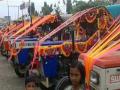 पोळ्याचा तोरणाखाली बैलाच्या दिमतीला ट्रॅक्टर ! - Marathi News | Tractor for the oxygen under the hood! | Latest maharashtra News at Lokmat.com