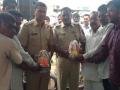 गणेशभक्तांना शाडुच्या मातीच्या मुर्तीचे वितरण - Marathi News | Distribution of silvery clay to Ganesh devotees | Latest akola News at Lokmat.com