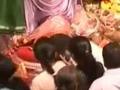 'लालबाग राजा' मंडळाच्या कार्यकर्त्याने पोलिस अधिका-याला अडवले - Marathi News | Lalbaug Raja's party worker stopped the police officer | Latest maharashtra News at Lokmat.com