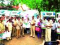 रुग्णवाहिकांच्या मार्गासाठी पोलिसांचा पुढाकार - Marathi News | Police initiatives for the ambulance route | Latest nashik News at Lokmat.com
