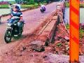 पुलाअभावी नागरिकांची गैरसोय - Marathi News | Disadvantages of bridgeless people | Latest nashik News at Lokmat.com