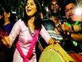 सोनाली बेफाम होऊन नाचली! - Marathi News | Sonali flirtatious! | Latest filmy News at Lokmat.com